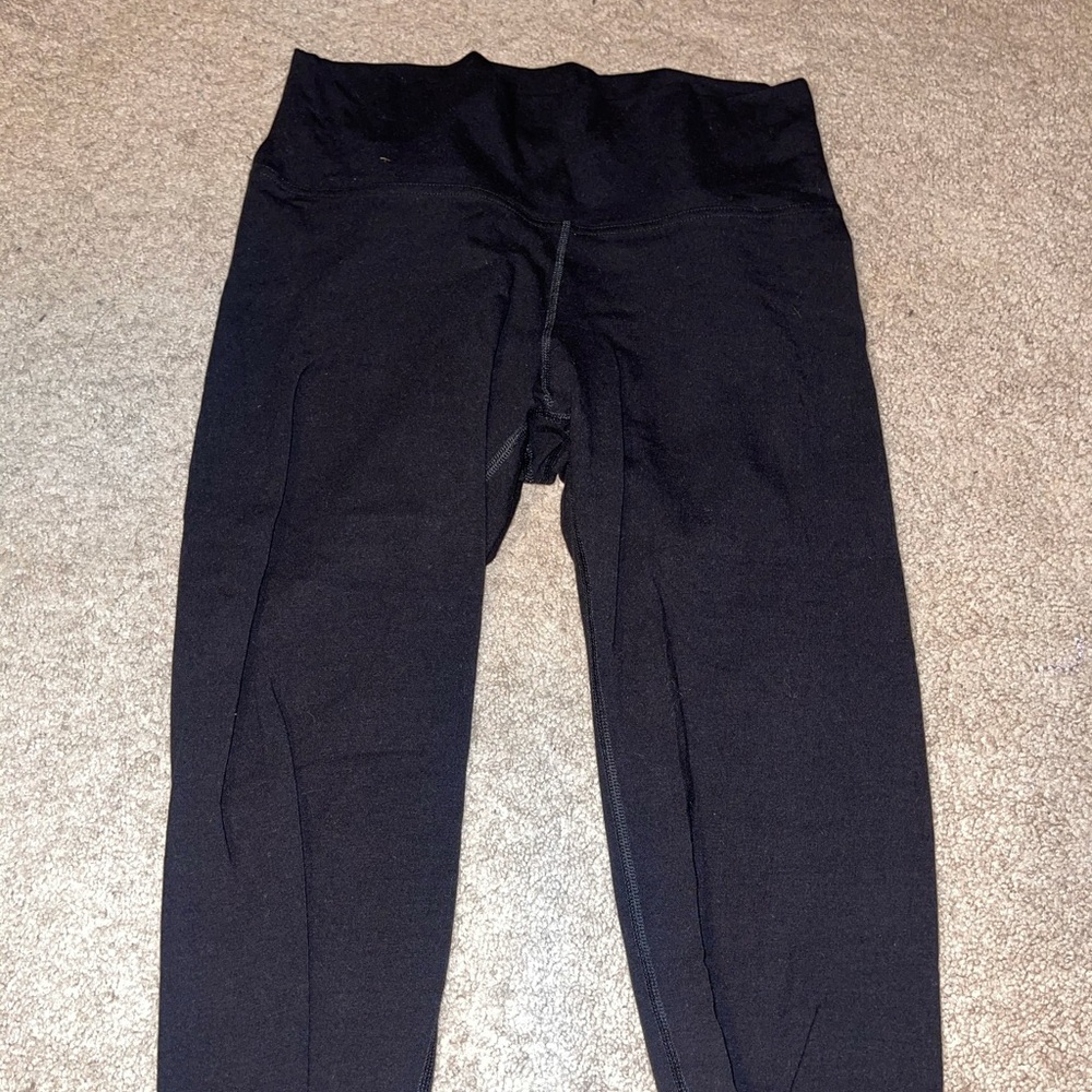 Old Navy Balance crop leggings.